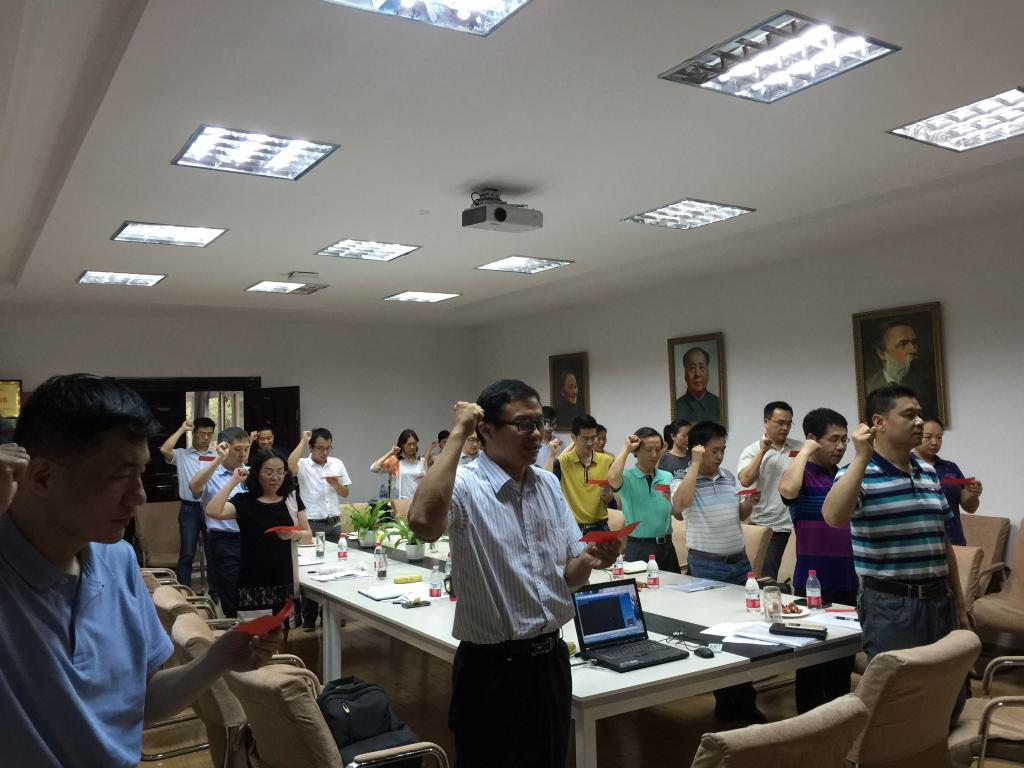 【两学一做】UG环球360官方网站全体教职工党员重温入党誓词 【两学一做】UG环球360官方网站全体教职工党员重温入党誓词